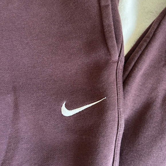 Nike Joggers burgundy color - Picture 4 of 5